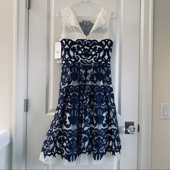 Cachet from Lord and Taylor - Picture 6 of 10